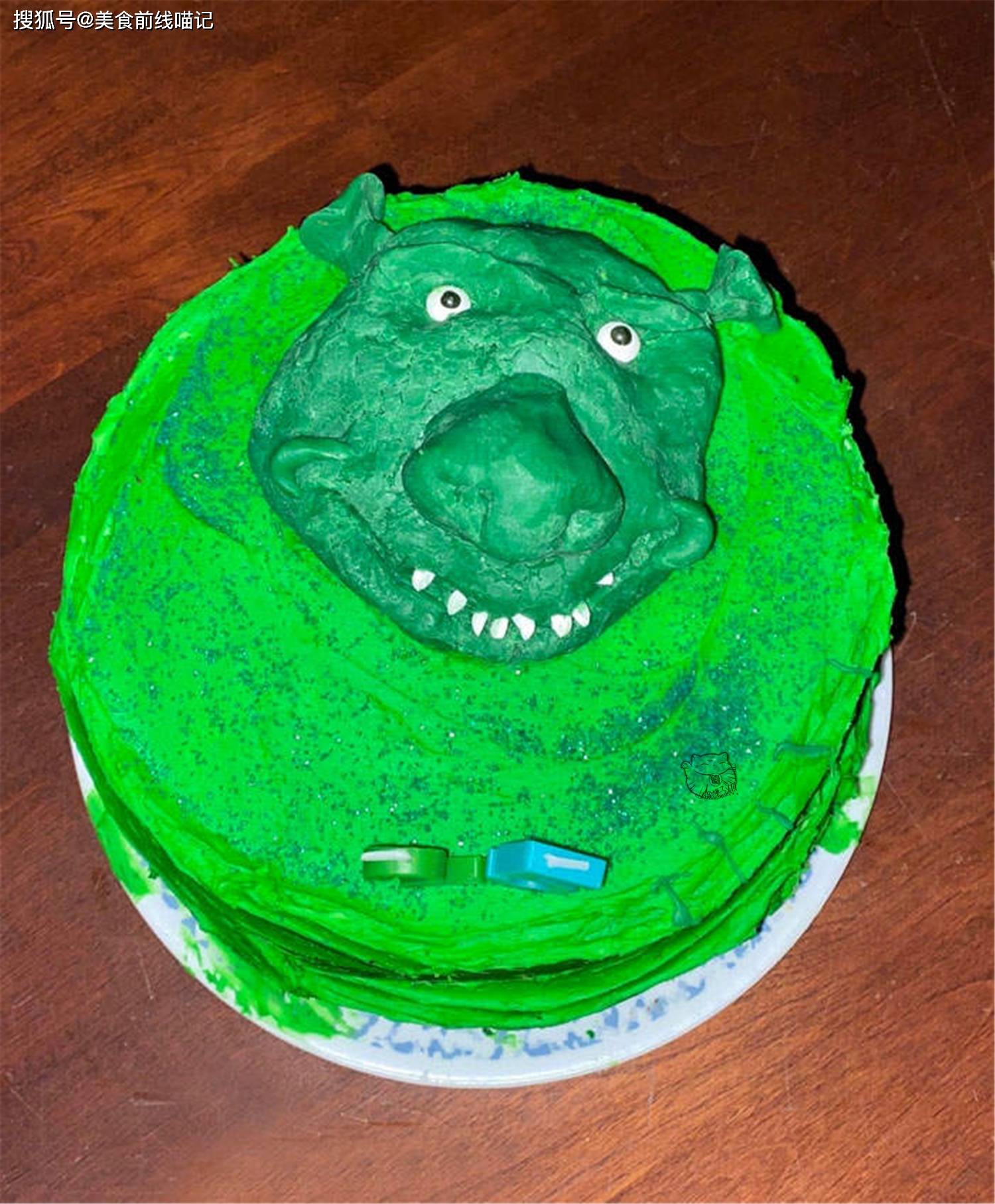 米老鼠造型有点惊悚网友分享的奇葩生日蛋糕照片一览