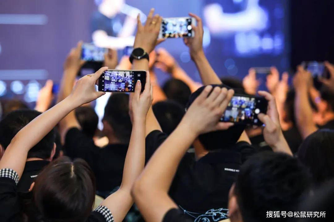 企业|“聚焦坚果”后首个双十一：三只松鼠线下签单额达4.76亿元