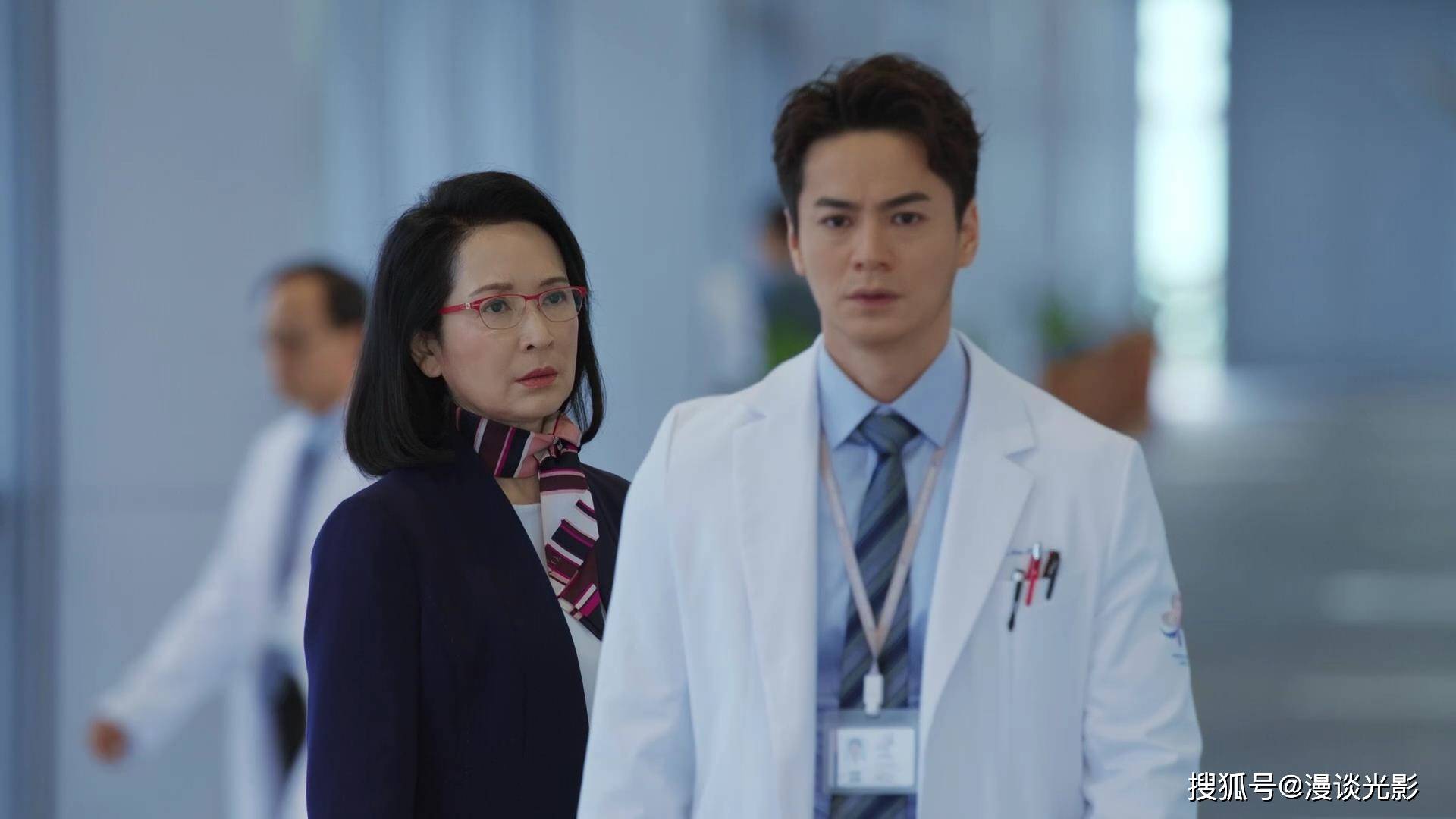 慈恩和罗|龚慈恩和罗子溢的故事，《星空下的仁医》很高明的悬念预置