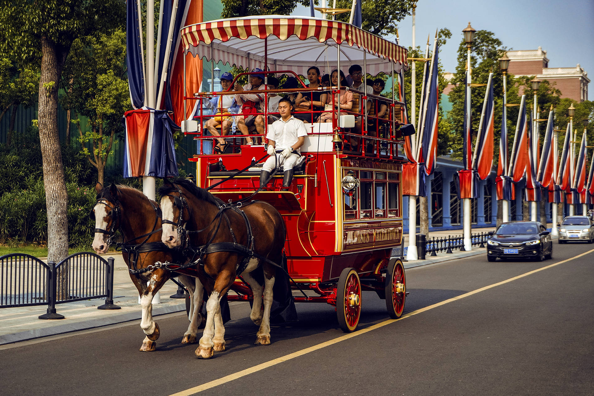 电影《龙马精神》“东方威尼斯”杀青，海澜飞马水城引众星打卡游览