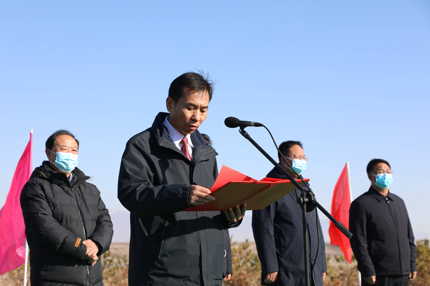 仪式上,张家口市副市长郭新耀现场宣布——阳原县"认养桑干幸福树