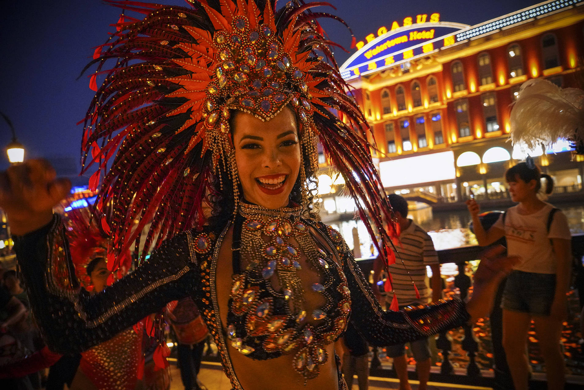 电影《龙马精神》“东方威尼斯”杀青，海澜飞马水城引众星打卡游览