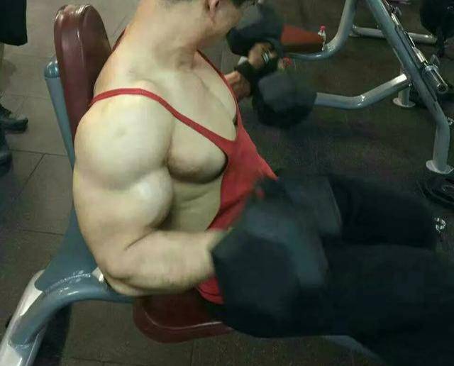 上半身|堅持鍛煉三個月后，這男的快廢了