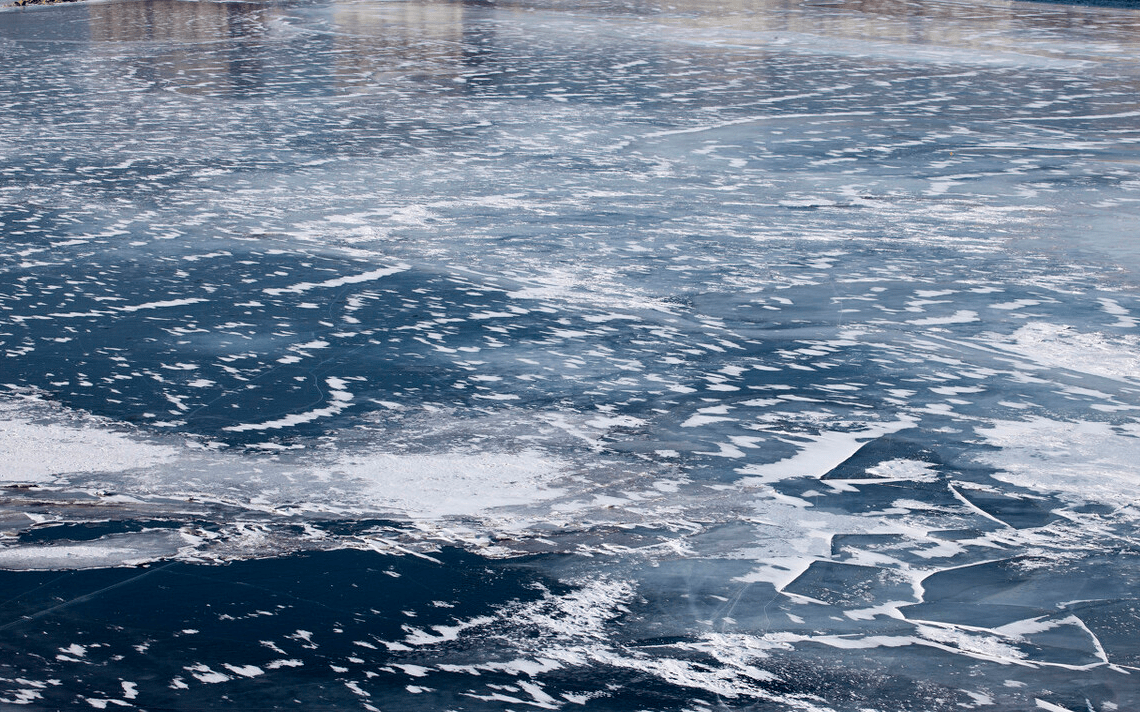 原创在寒冷的冬天海面为什么没有结冰?湖面达到零摄氏度就会结冰