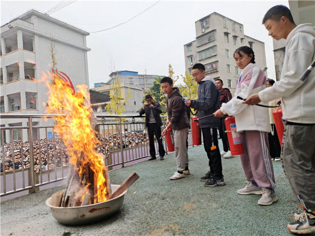 叙永马岭高中图片