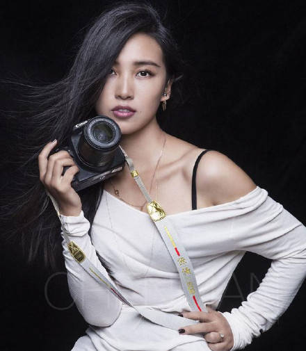 女摄影师陈漫作品丑闻再次引发争议 网友翻出疑似少先队员 怒斥恶心