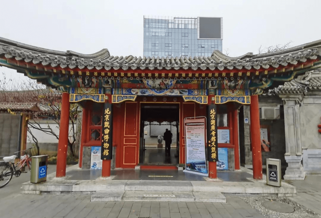 八字影壁北京湖广会馆建立于清朝嘉庆十二年(1807年),相当于现在湖南