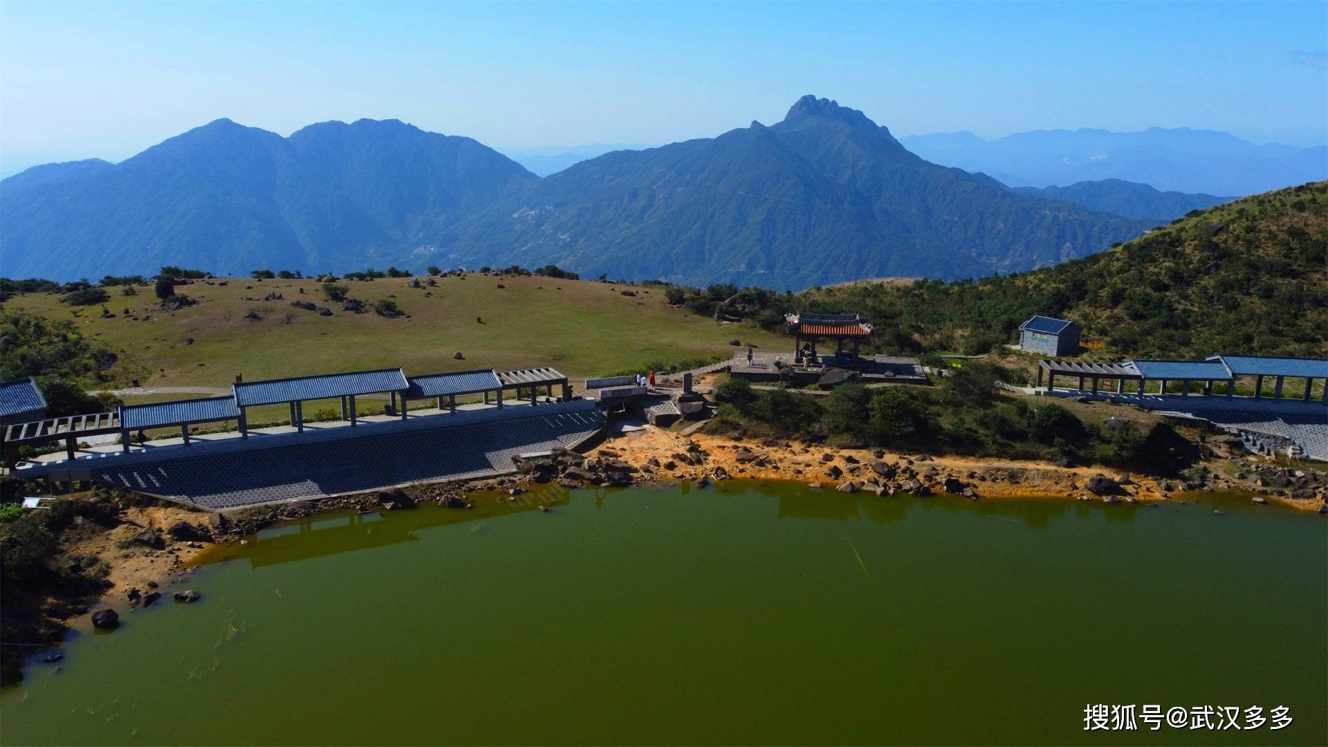 急弯多,为保障安全,不熟悉山路的外地司机轻易不会被允许自驾上山