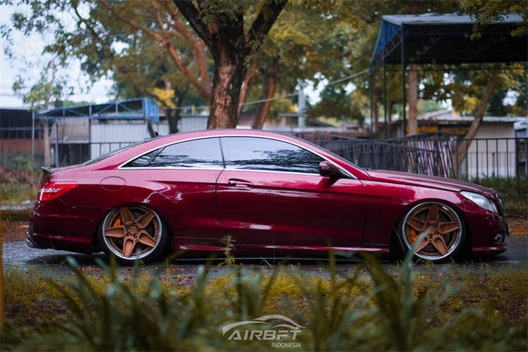 奔驰w207改装气动避震案例红色魅影