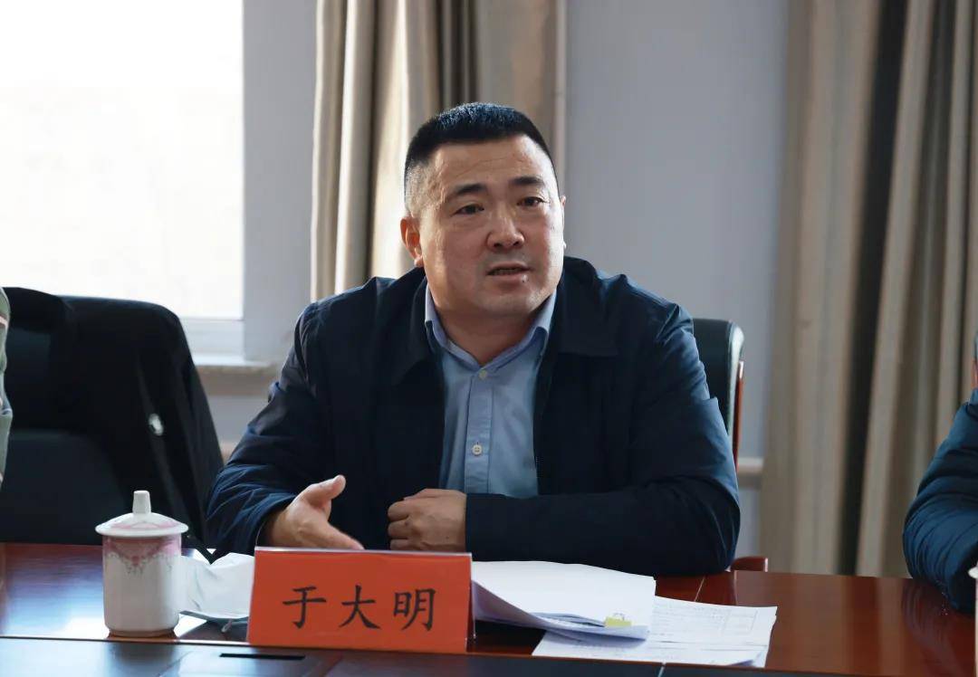 乌兰浩特市纪委监委班子成员下沉各中小学督导调研教育系统以案促改