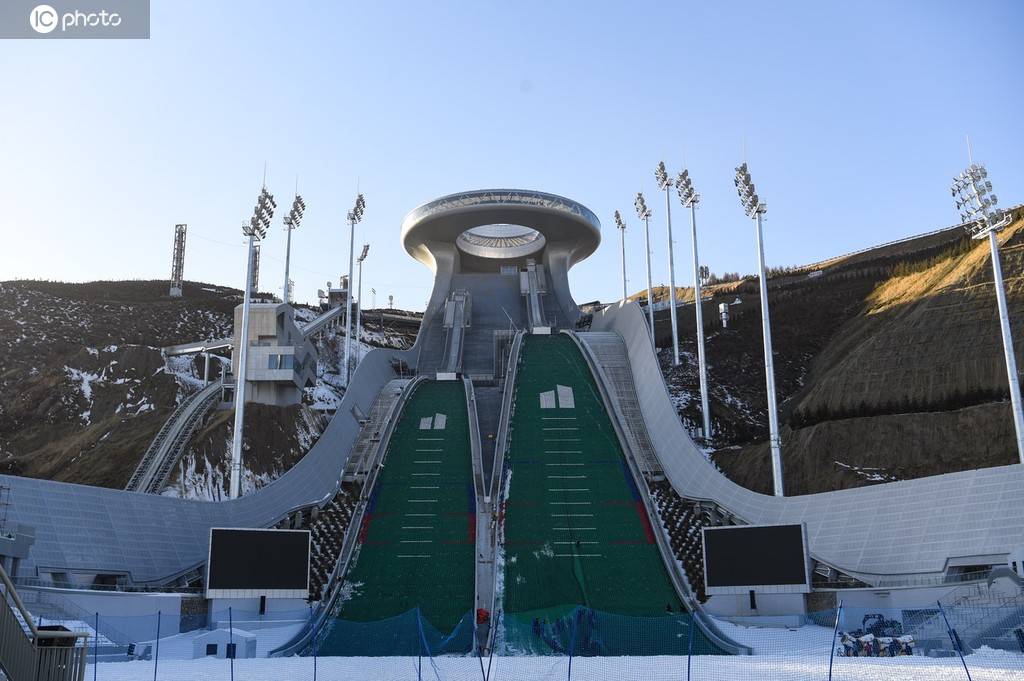 冬奥跳台滑雪中心图片