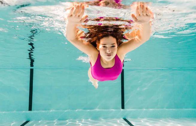 都说游泳减肥效果好,为啥泳池里都是胖子?