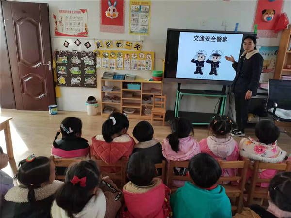 盱眙縣仇集中心幼兒園開展交通安全日主題教育活動