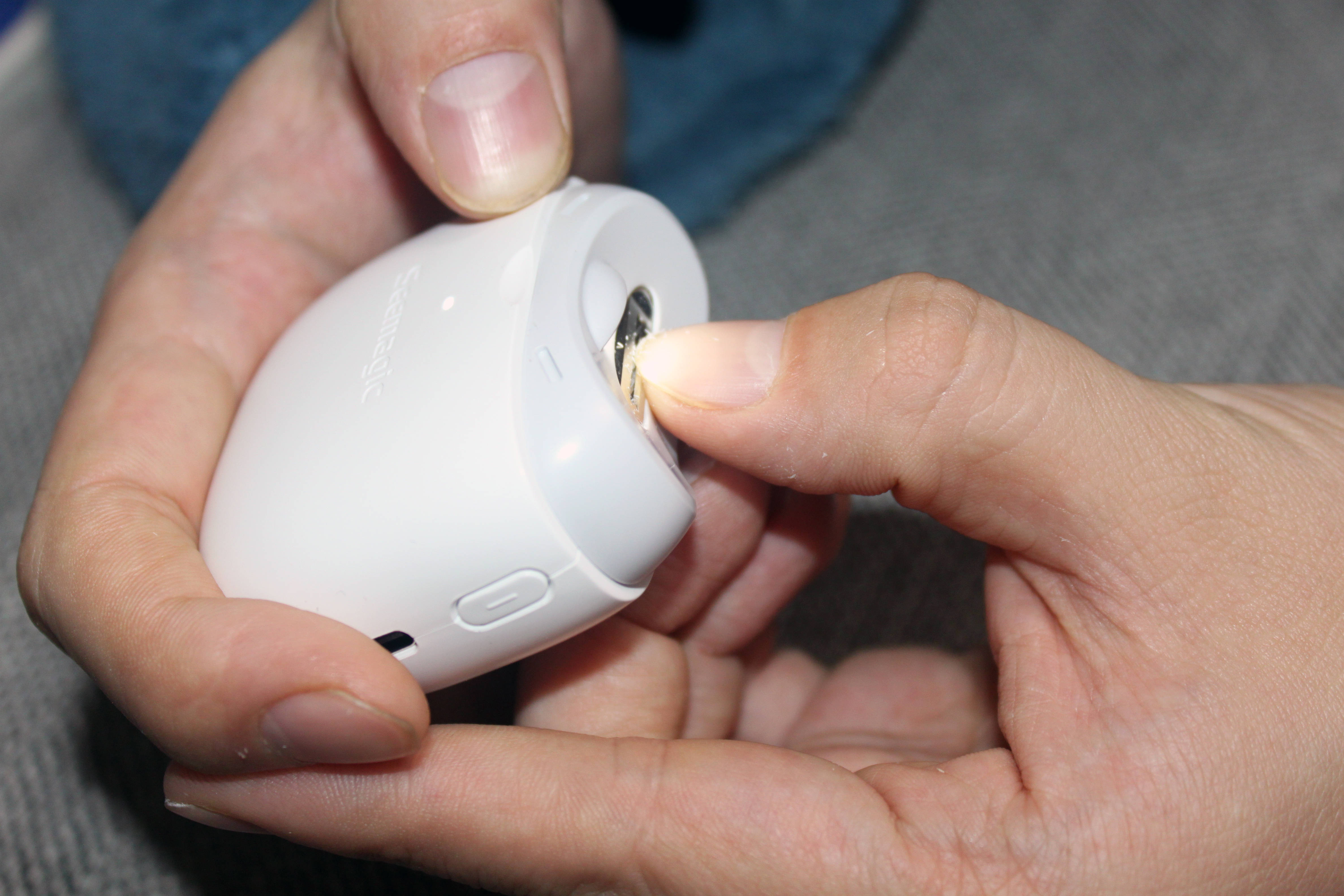 seemagic电动指甲刀:一键修剪,值得拥有_设计_机身_充电