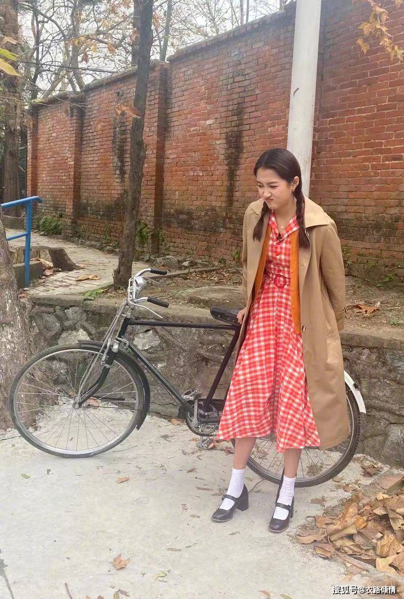 侵权|关晓彤今晚带你穿越到复古80年代