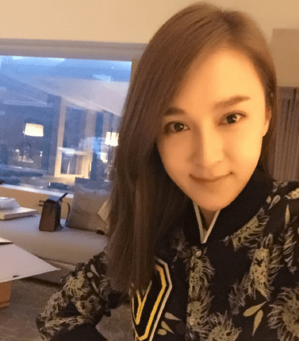 "梦萍"乐珈彤:有小蒋勤勤之称,息影嫁大8岁富豪,44岁似少女