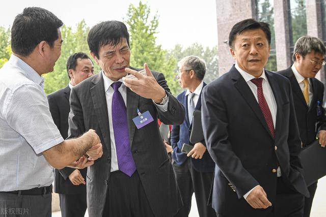 女足|誰來接替李鐵？中國足協(xié)并無預(yù)案，李霄鵬接任主帥是趕鴨子上架