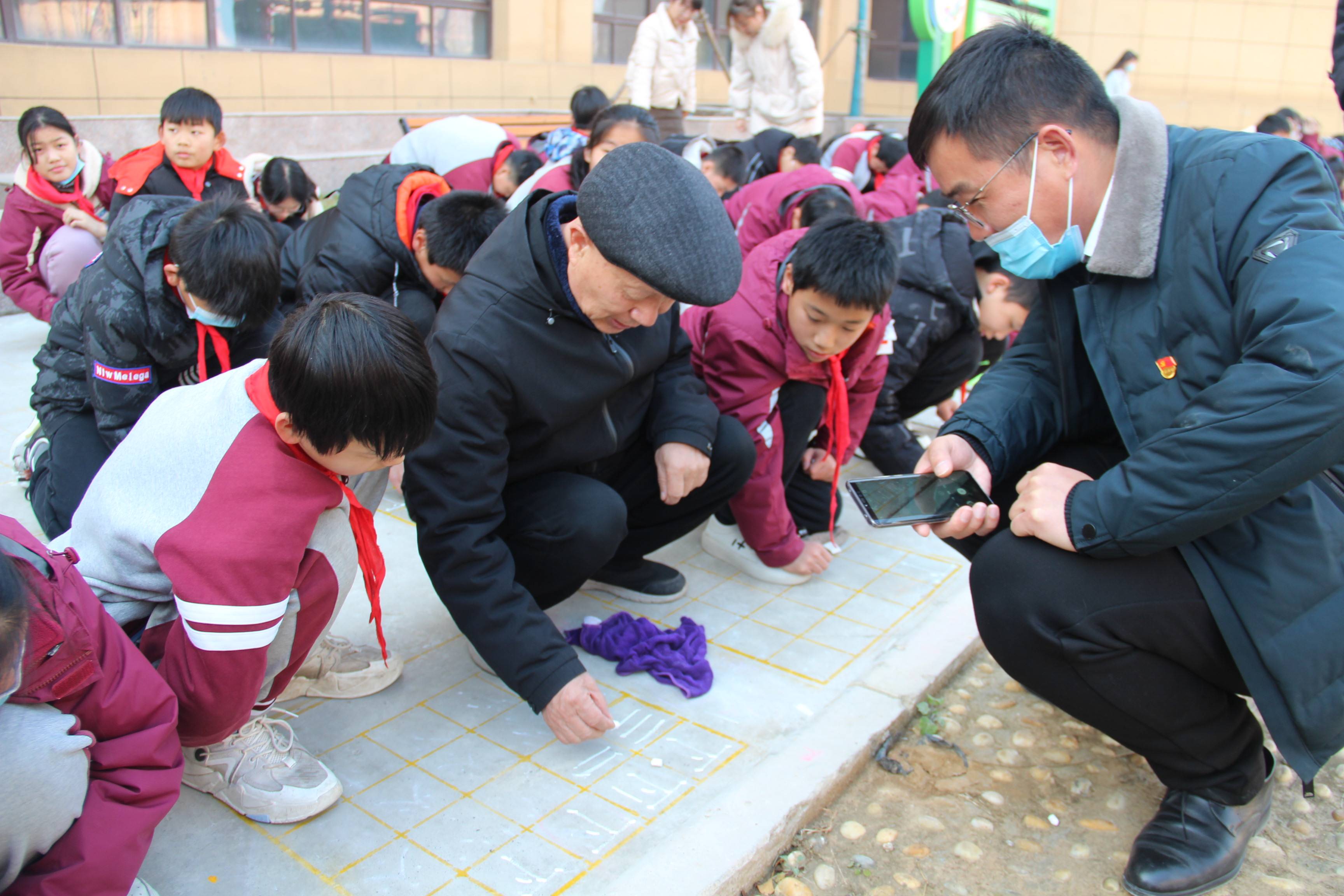 作品展|热烈祝贺二七区凤鸣路小学顺利通过“河南省书法教育实验学校”评估验收