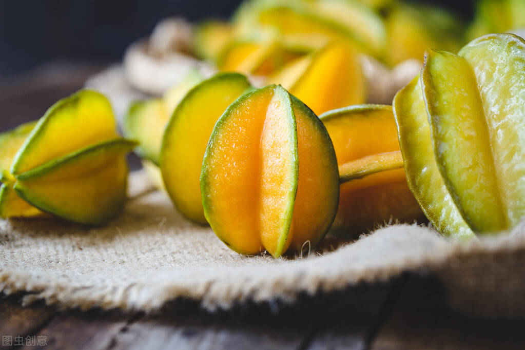 《星形果实｜杨桃全解读：形状有趣、营养满满，但这些人需谨慎食用！》
