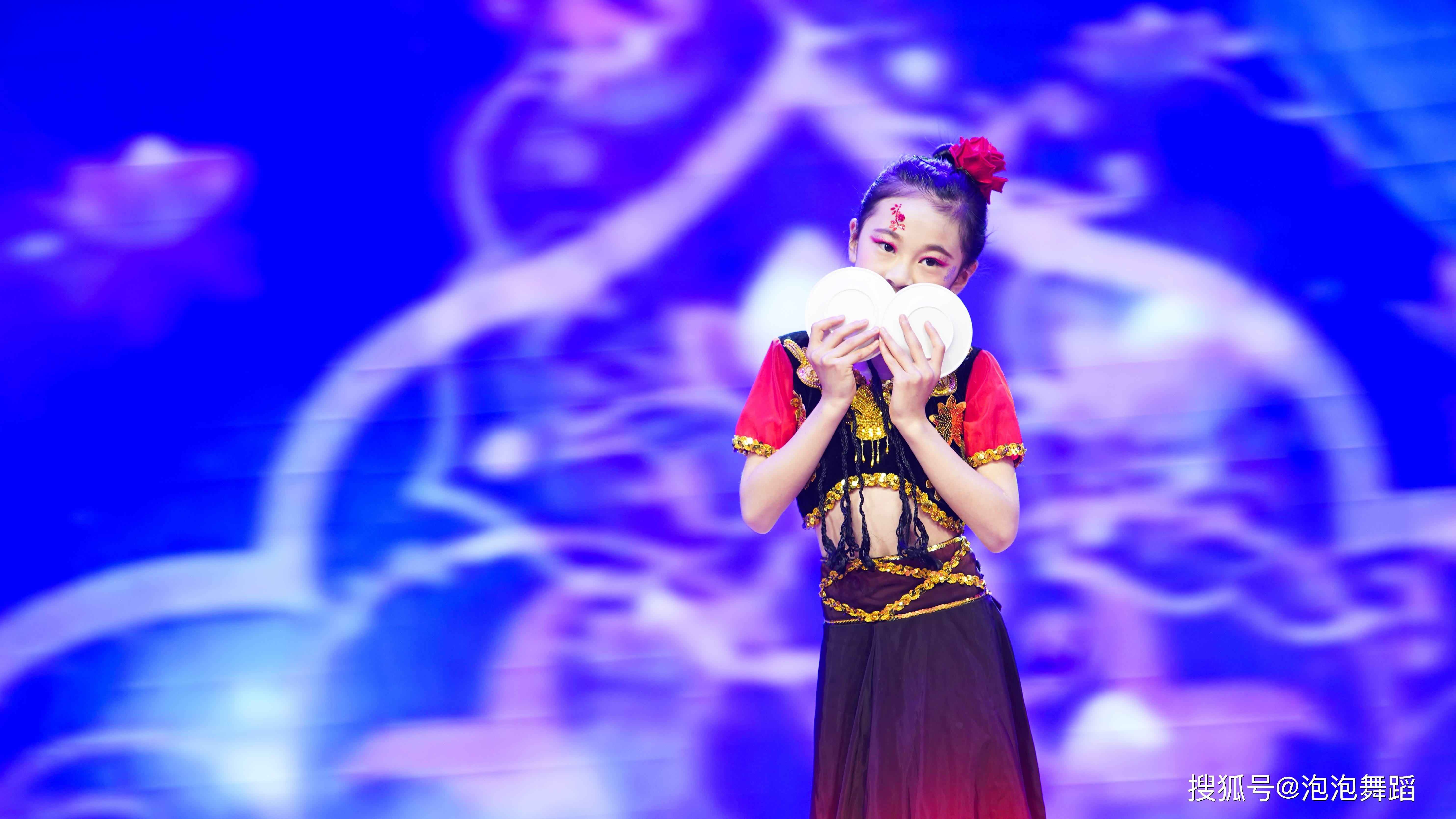 以情带舞,以舞传情——中国舞的魅力_舞蹈_动作_民族舞