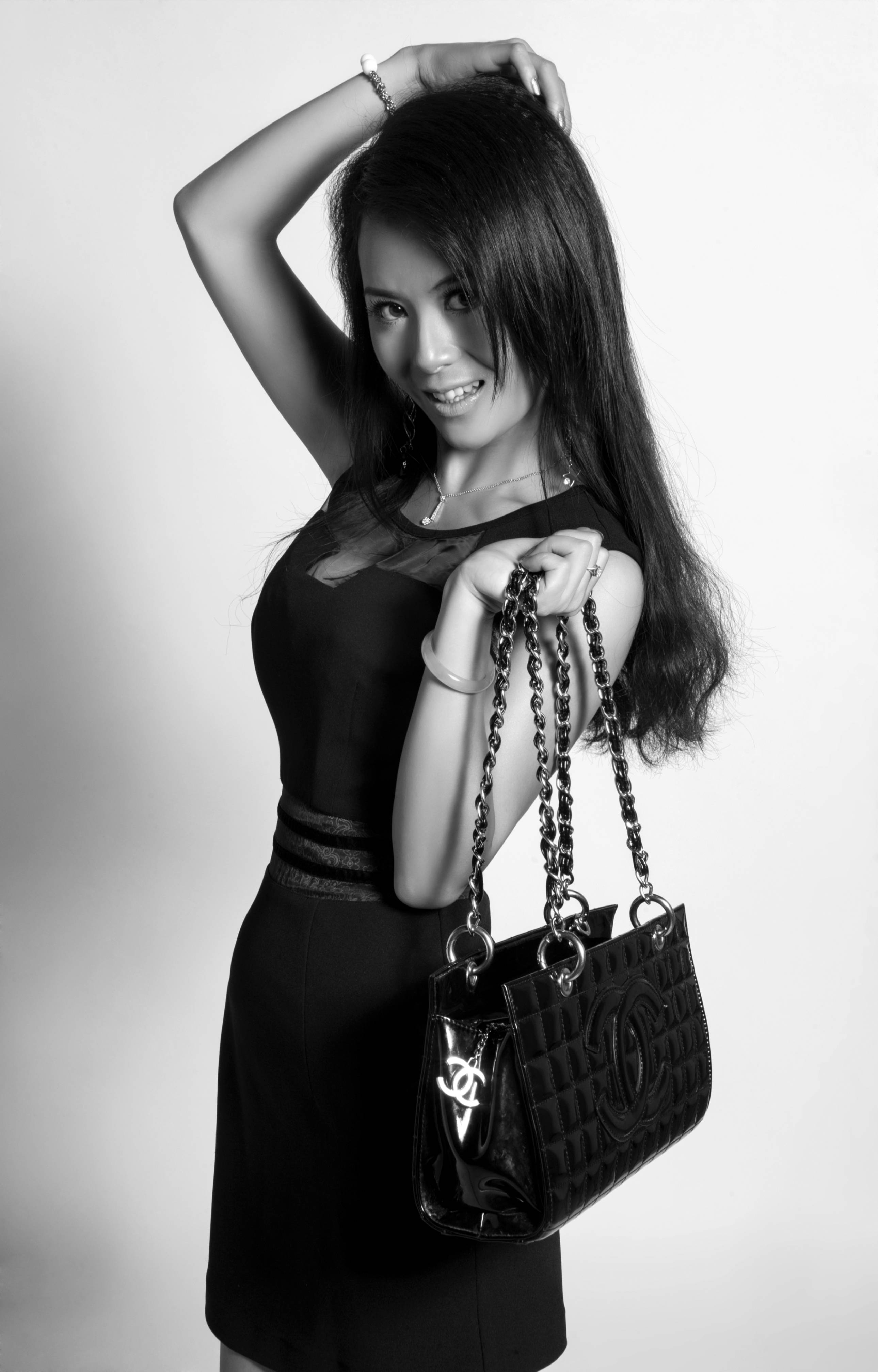 苗族歌手邹兴秀应邀参加星公益首届少数民族春晚