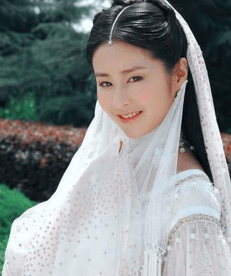 红花|《书剑恩仇录》香香公主可恨还是可爱？