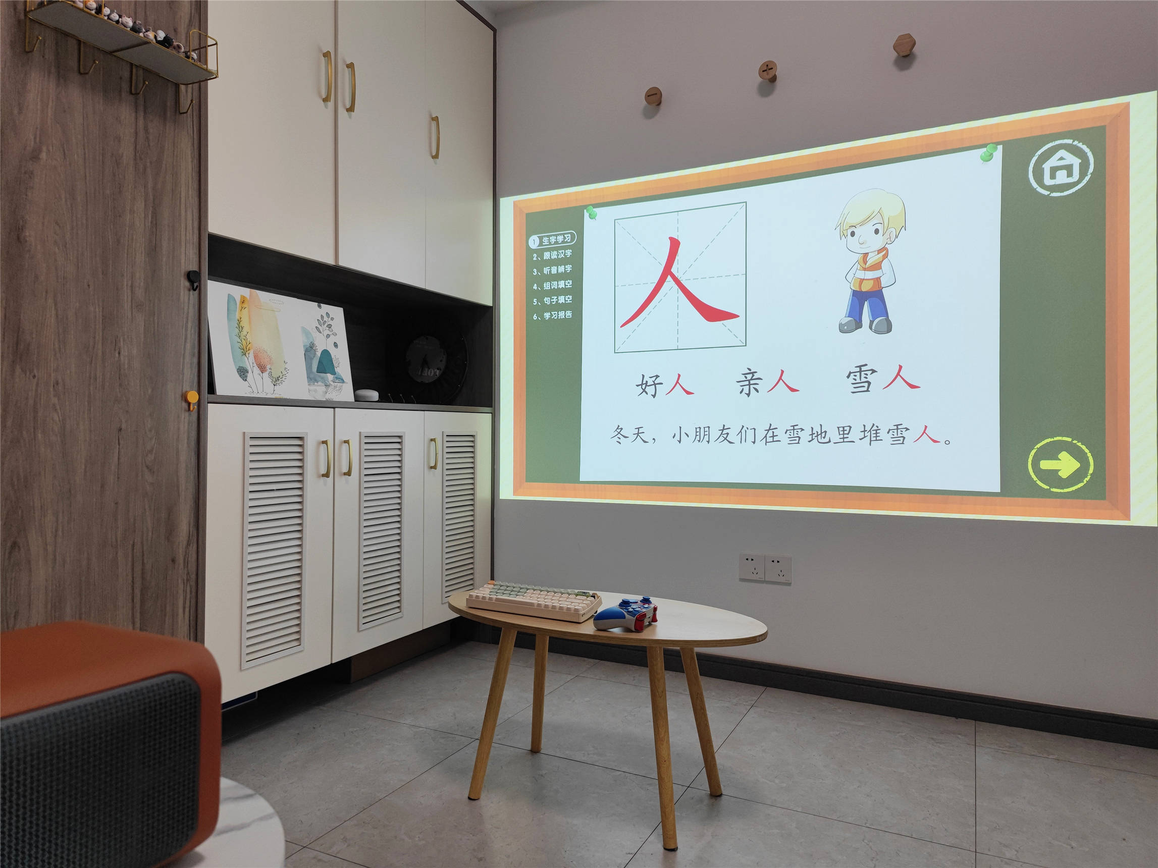 设计|比肩激光电视的4K分辨率智能投影仪：慧示J1 Pro评测，开灯也能用