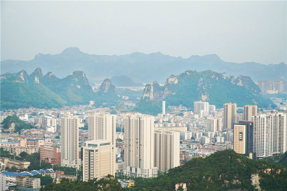 马鞍山|广西：柳州，山环水绕，宏阔博大的江，土山石峰相间中的城