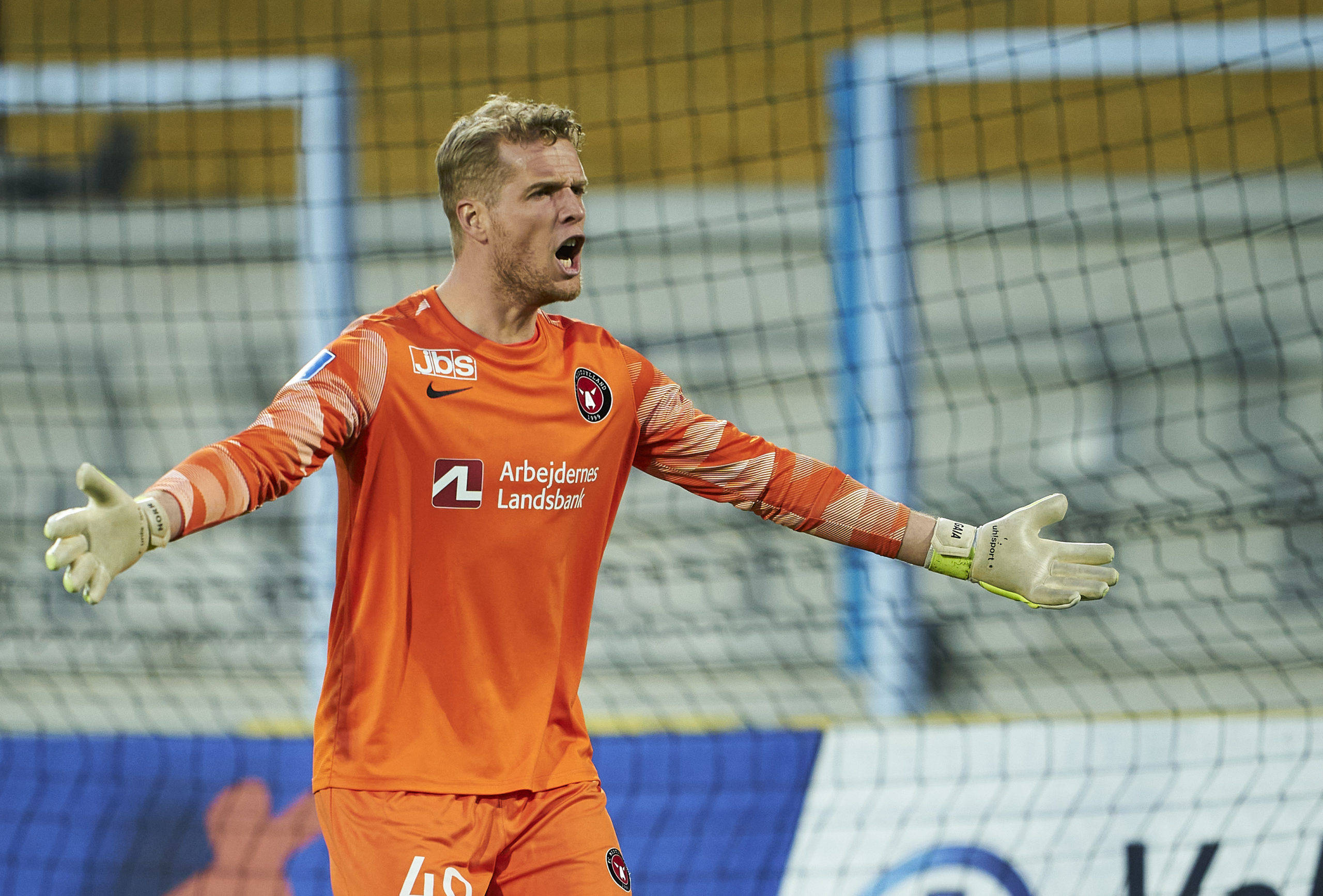 目前23岁西班牙门将阿尔瓦罗-费尔南德斯顶替拉亚成为球队的首发,而