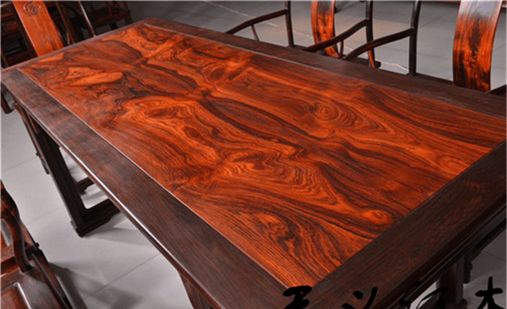 缅甸花梨极品花纹画案打磨到5千目尤如一块美玉