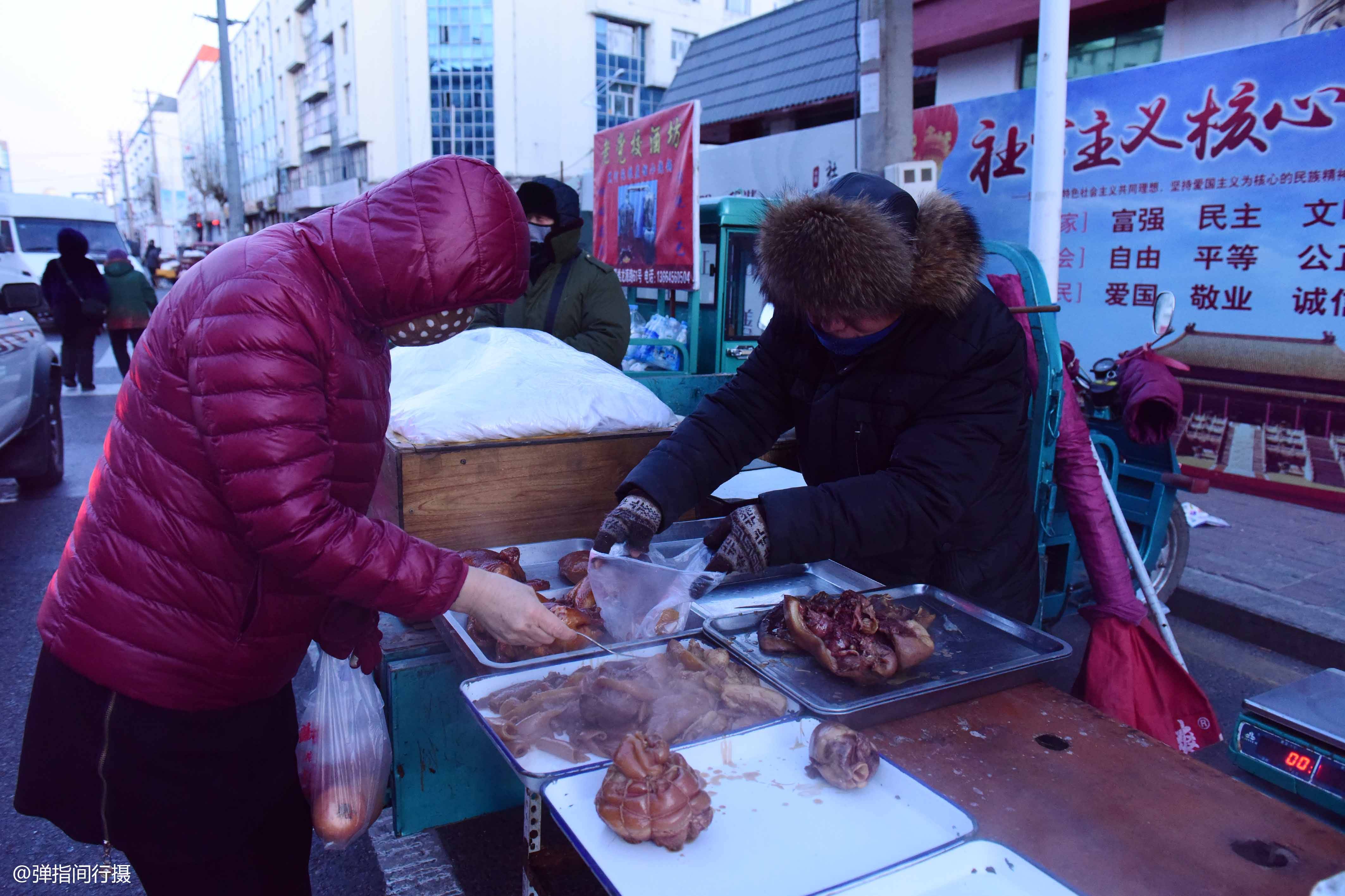 生活|黑龙江零下40度的户外早市，货品冻成冰块，难得一见的市井风情