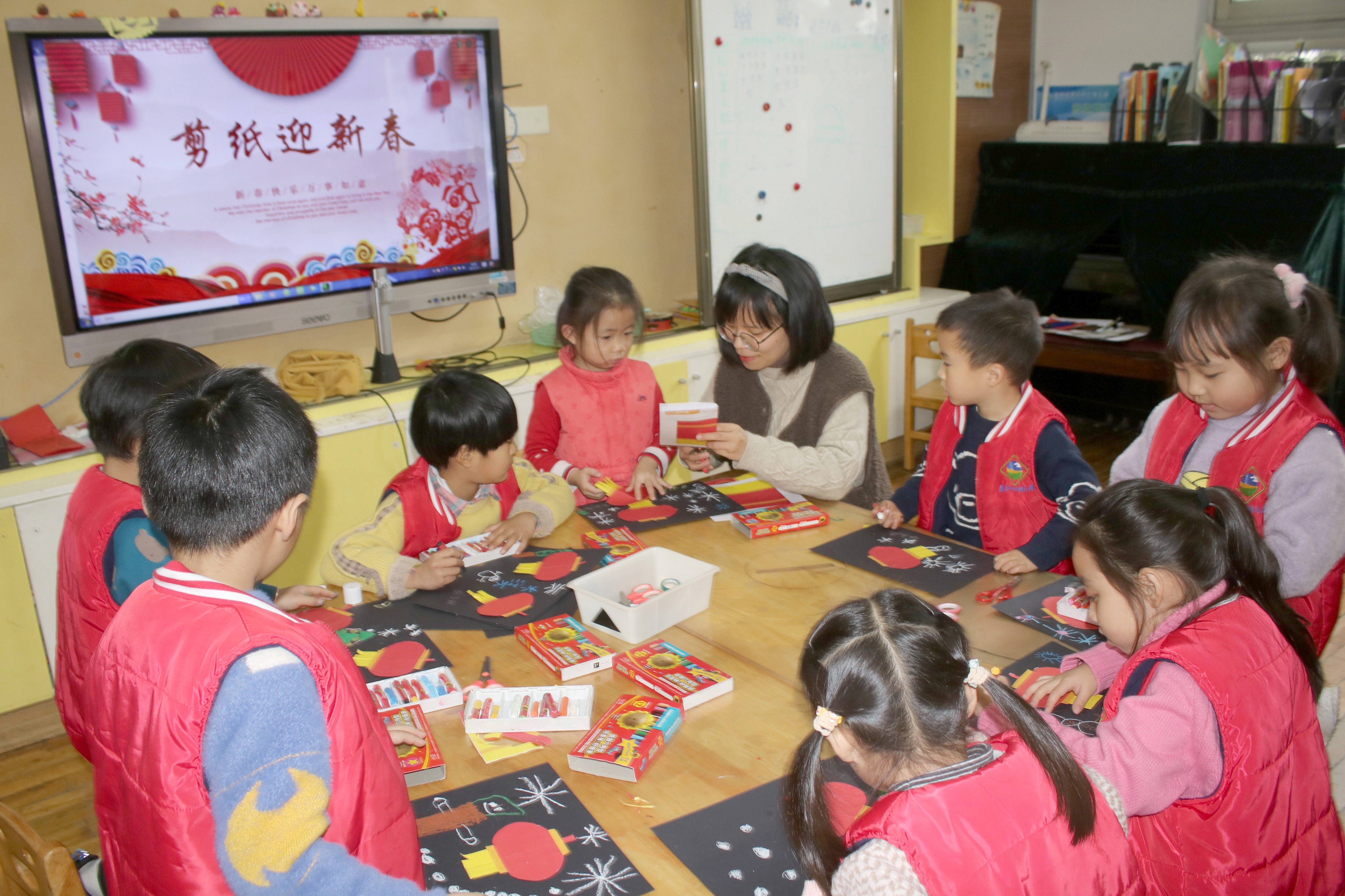 苏州:姑苏虎幼娃学剪纸 感受传统文化魅力_江苏省_王建康_虎丘