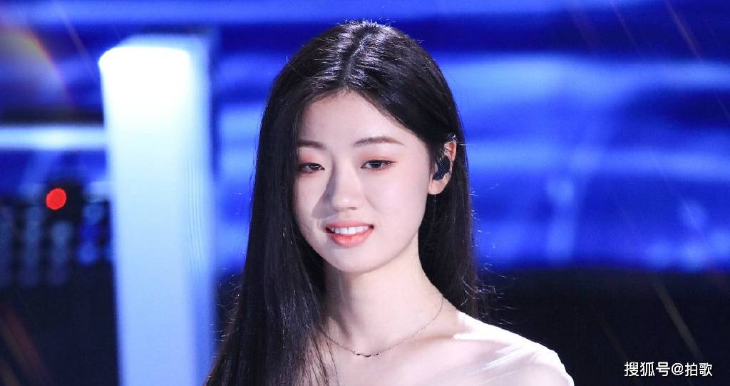 综艺不断,资源不错的单依纯,会成为下一个张碧晨吗