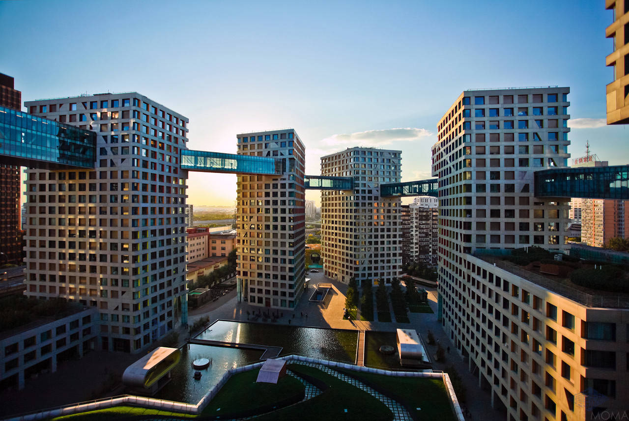 原创当代置业难以穿过雷区