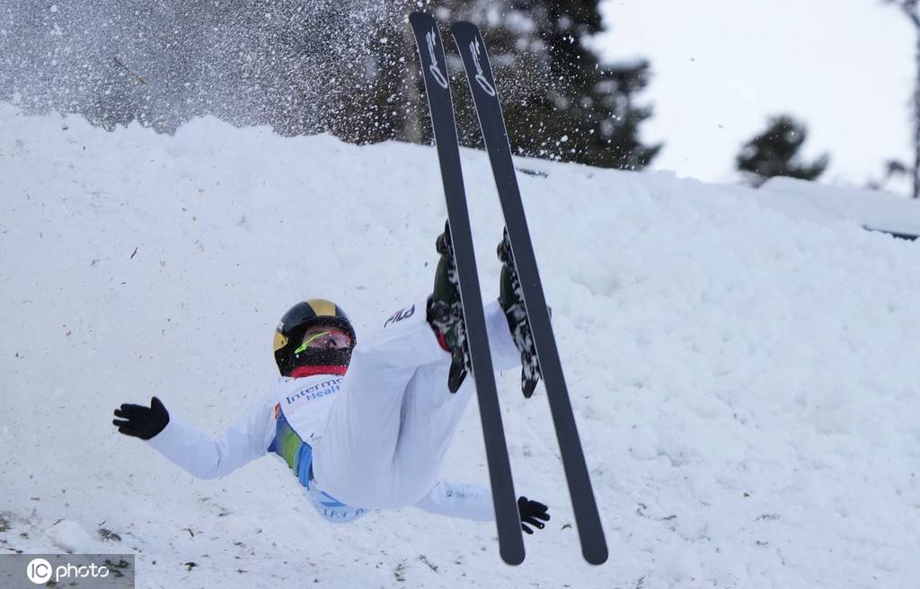 2022年自由式滑雪世界盃女子空中技巧孔凡鈺摘銀