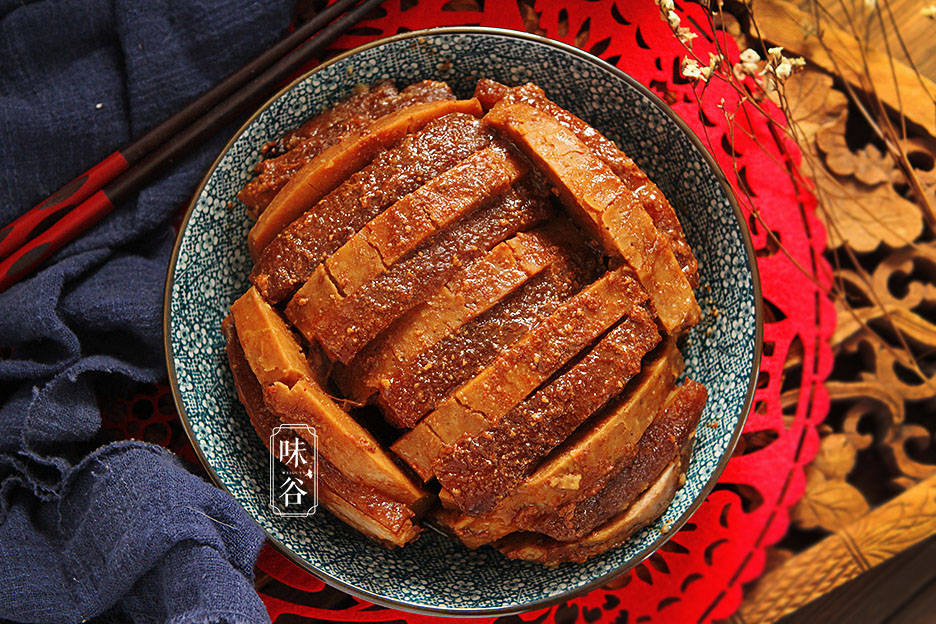 香芋扣肉|快过年了，不管有钱没钱，餐桌上少不了这道吉祥菜，来年红红火火