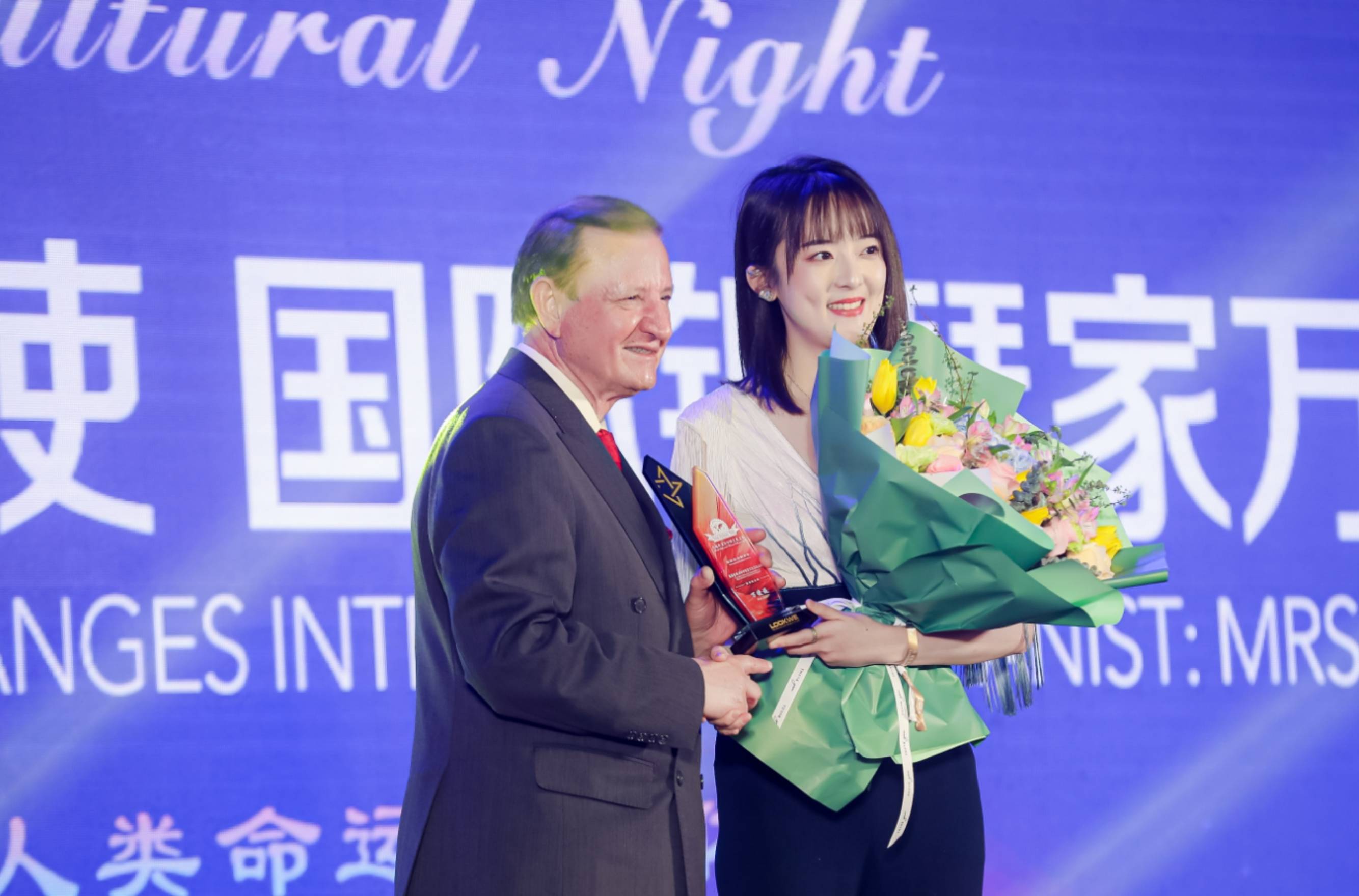 万捷旎出席外交官之夜荣获最具国际影响力文化大使