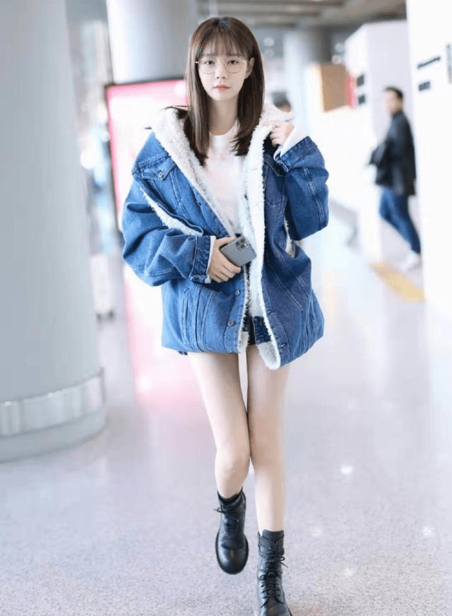 显得 穿搭少女心满地，小个子秋冬搭出大长腿！
