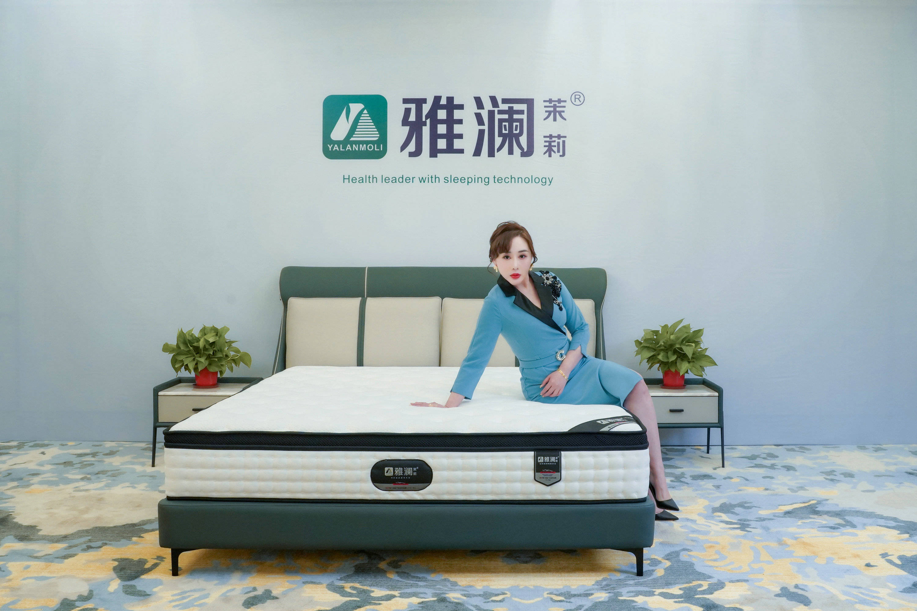 影星陈美行穿旗袍代言新品牌 弘扬传统文化