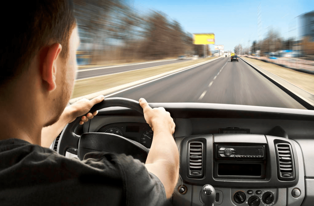 主销内倾角的作用便是在车轮回转时,将车轮的前部或是整车的前部抬高