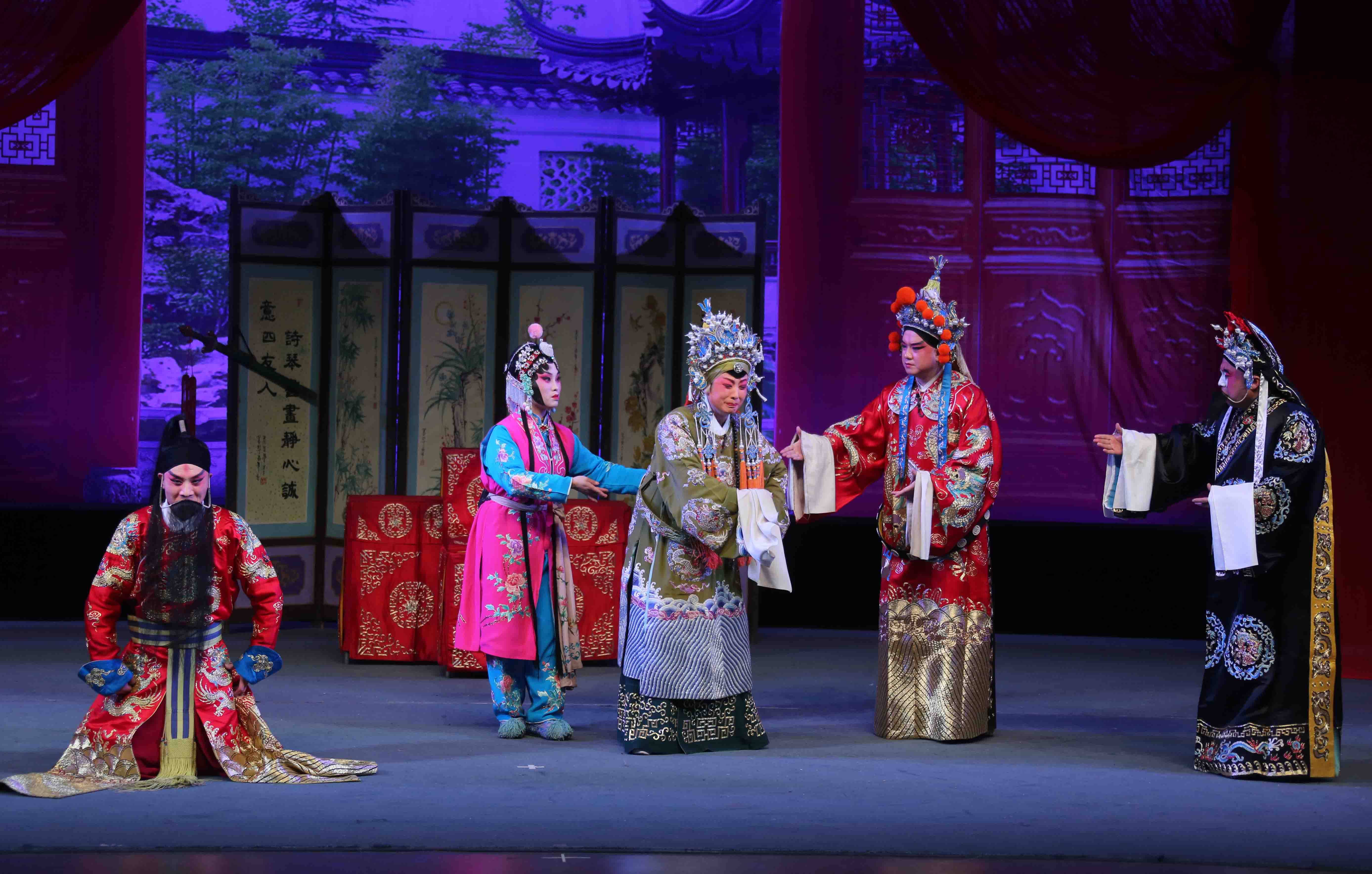 长治市上党梆子剧团书记崔嫦娟介绍,今年的展演活动共有十部戏,都是