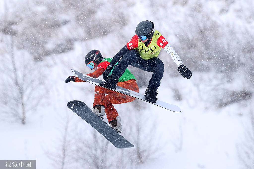 组图单板滑雪障碍追逐运动员轻功雪上飘