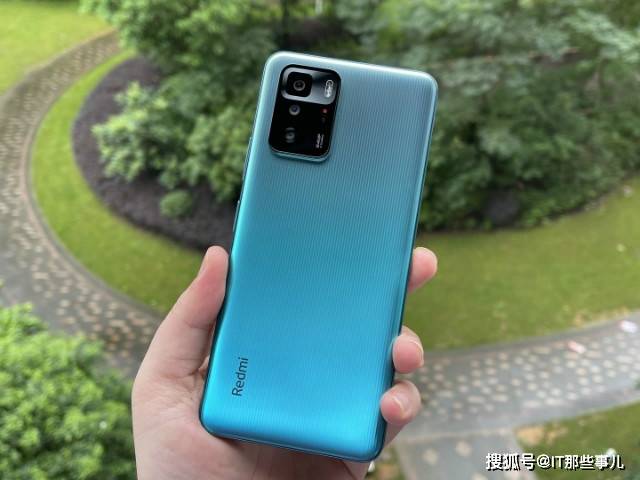 LCD永不为奴 从千元机到旗舰 这几款手机买到不后悔