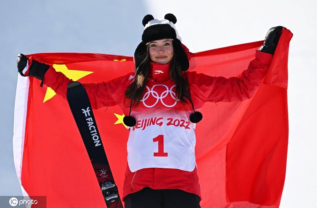 中国滑雪女子冠军图片