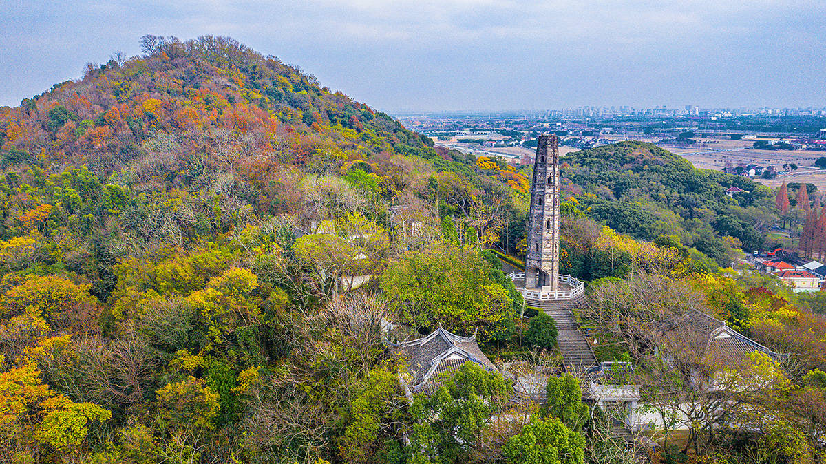 上海坑最多的地方在松江,共有12座大深坑,深坑酒店只是其中一坑