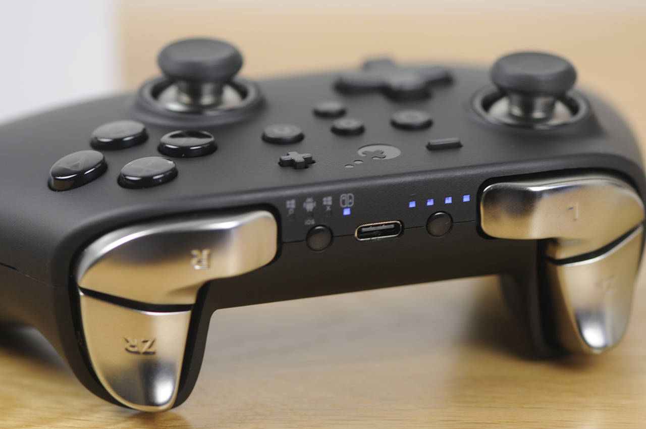 操作丝滑手感棒，自带宏定义！谷粒金刚2 Pro手柄试玩体验