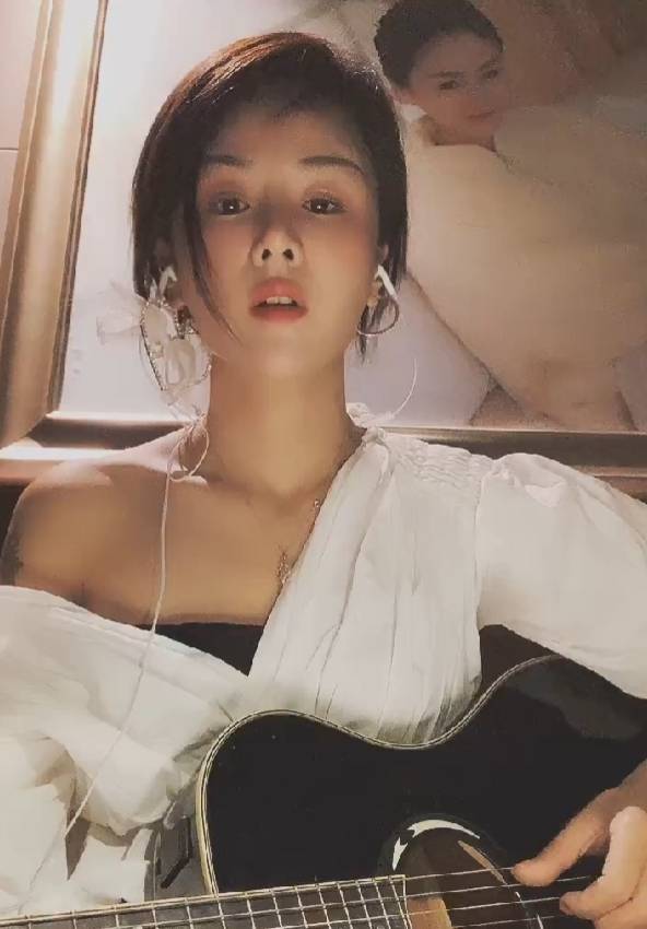 原创花姐狂浪为何那么火从街头歌手到千万网红她到底经历了什么