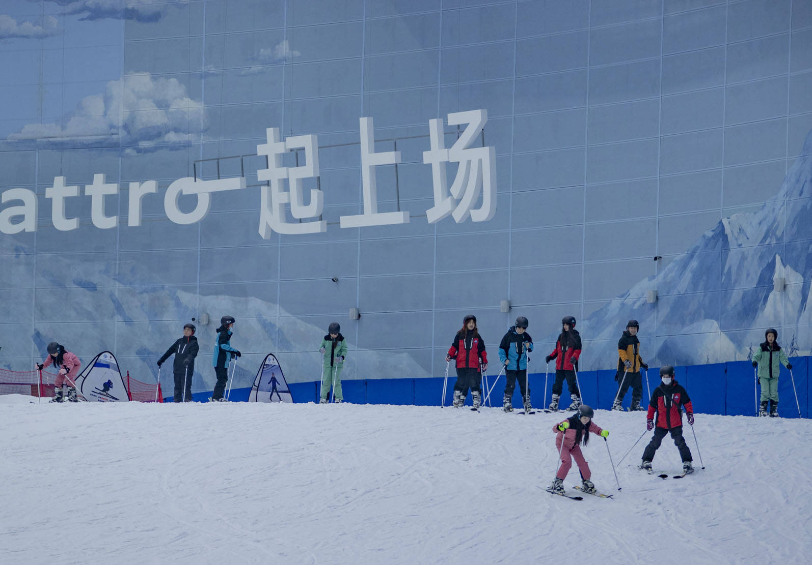 都江堰融创雪世界冰雪运动不断升温