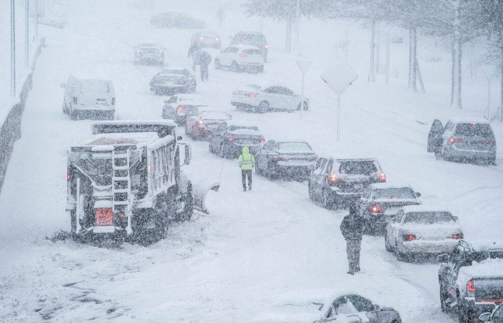 拜登|残酷的雪景，惨兮兮的美感