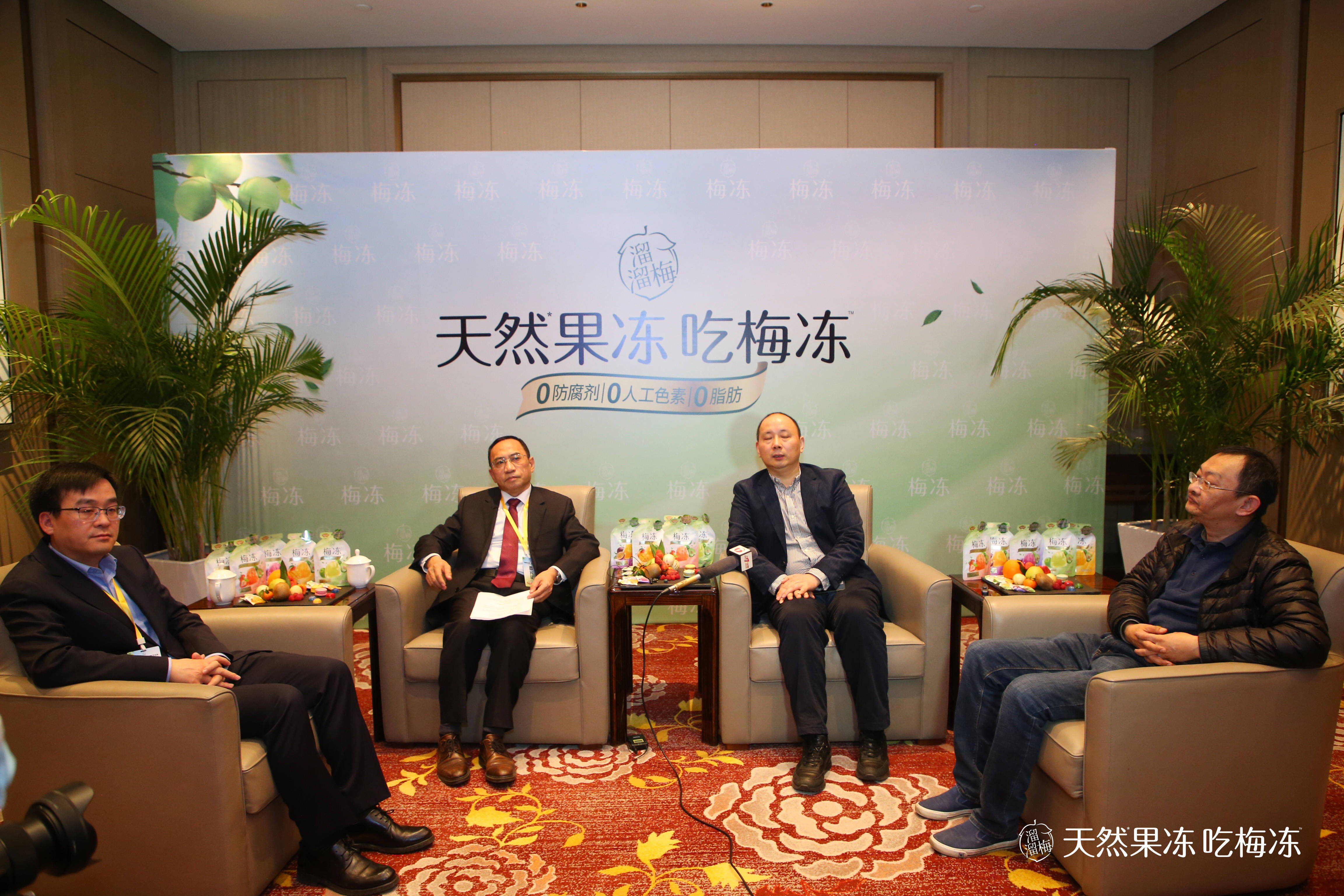 《中国新闻周刊》专访溜溜梅创始人杨帆：“要把梅冻做到极致” 
